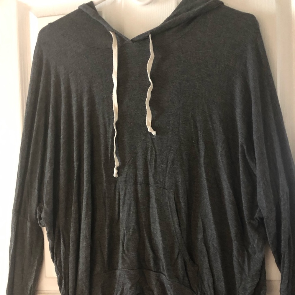 Long sleeve gray t-shirt with a hood